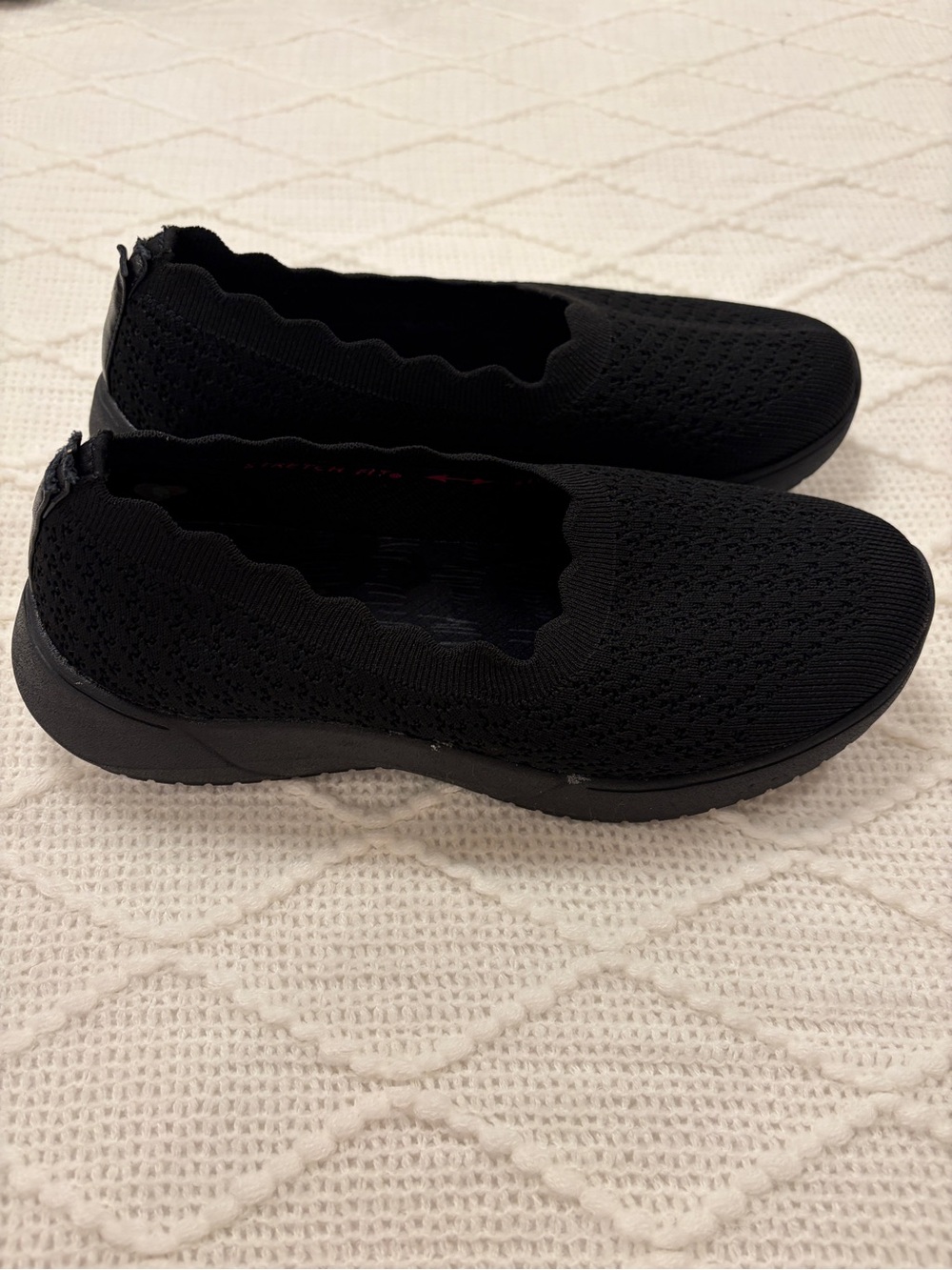 Skechers Women's Black Slip-On Knit Casual Sneakers 6.5